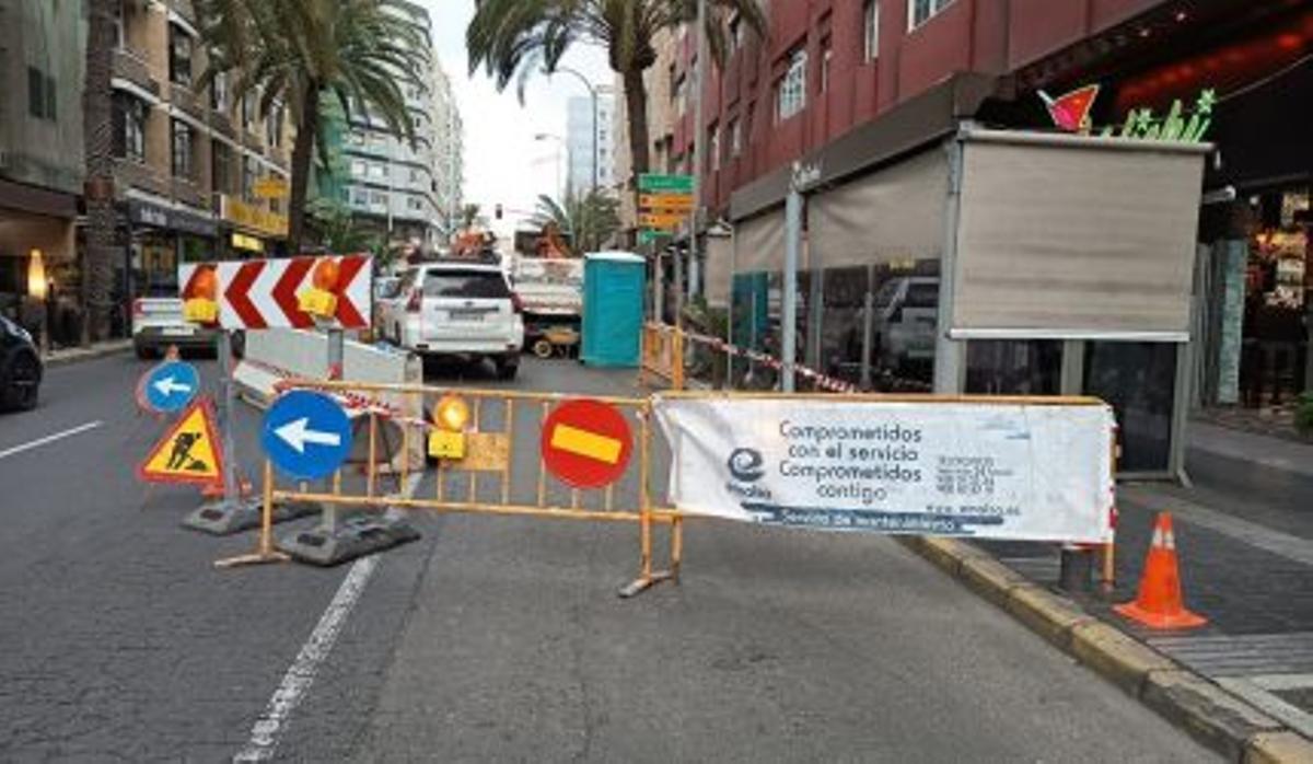 Trabajos recientes en la calle Olof Palme por Emalsa.
