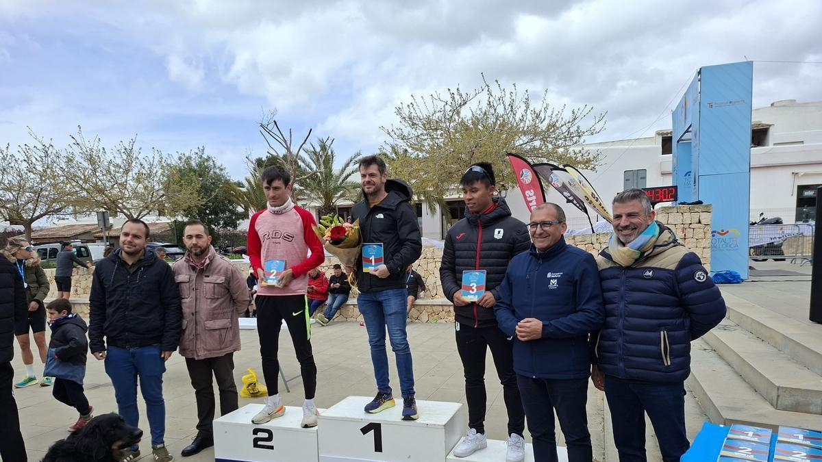 Dureza y espectáculo en Cala d’Or en el TotalTri Mallorca