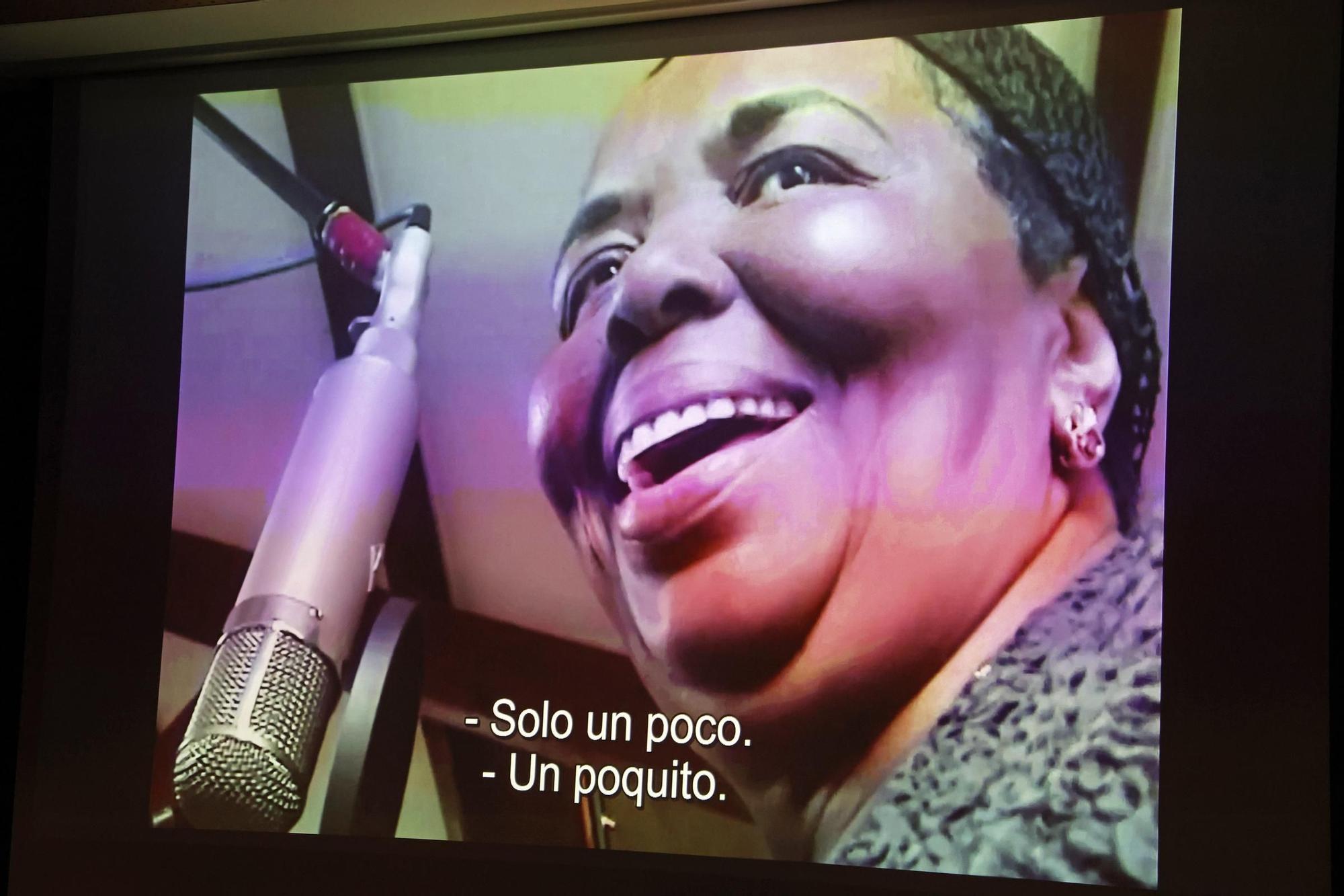 Proyección del documental sobre la cantante caboverdiana Cesária Évora, en el auditorio del edificio Cambón