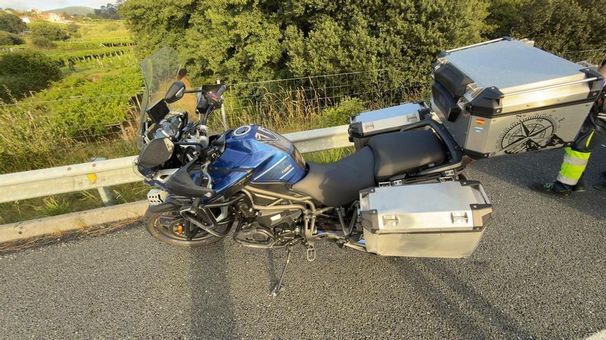 Dos heridos, uno de ellos grave, en tres siniestros de motocicletas en O Salnés