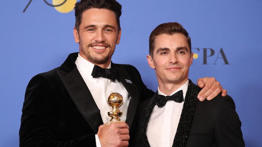 James Franco con el Globo de Oro que ganó este domingo.