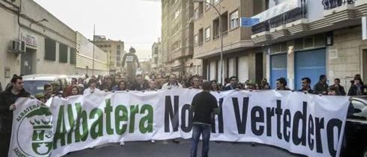 Una protesta vecinal contra la instalación en Albatera