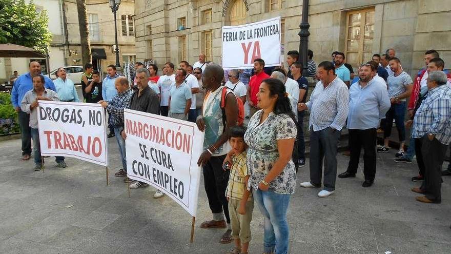 Vendedores ambulantes piden un mercadillo dominical en la aduana