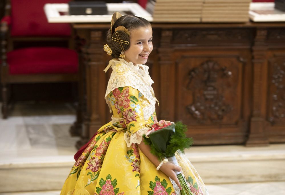 Claudia y Maite son proclamadas las nuevas Falleras Mayores de Sagunt.