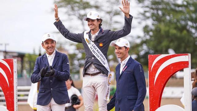 Luis Ortiz en el primer puesto, junto a Jesús Garmendia, plata;  y Kévin González de Zárate en tercera posición, ayer en el CHAS. | SANTORI