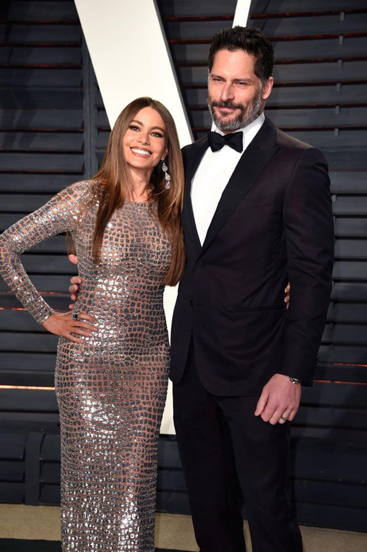 El vestido plateado de Sofía Vergara, junto a Joe Manganiello, en los Premios Oscar 2017