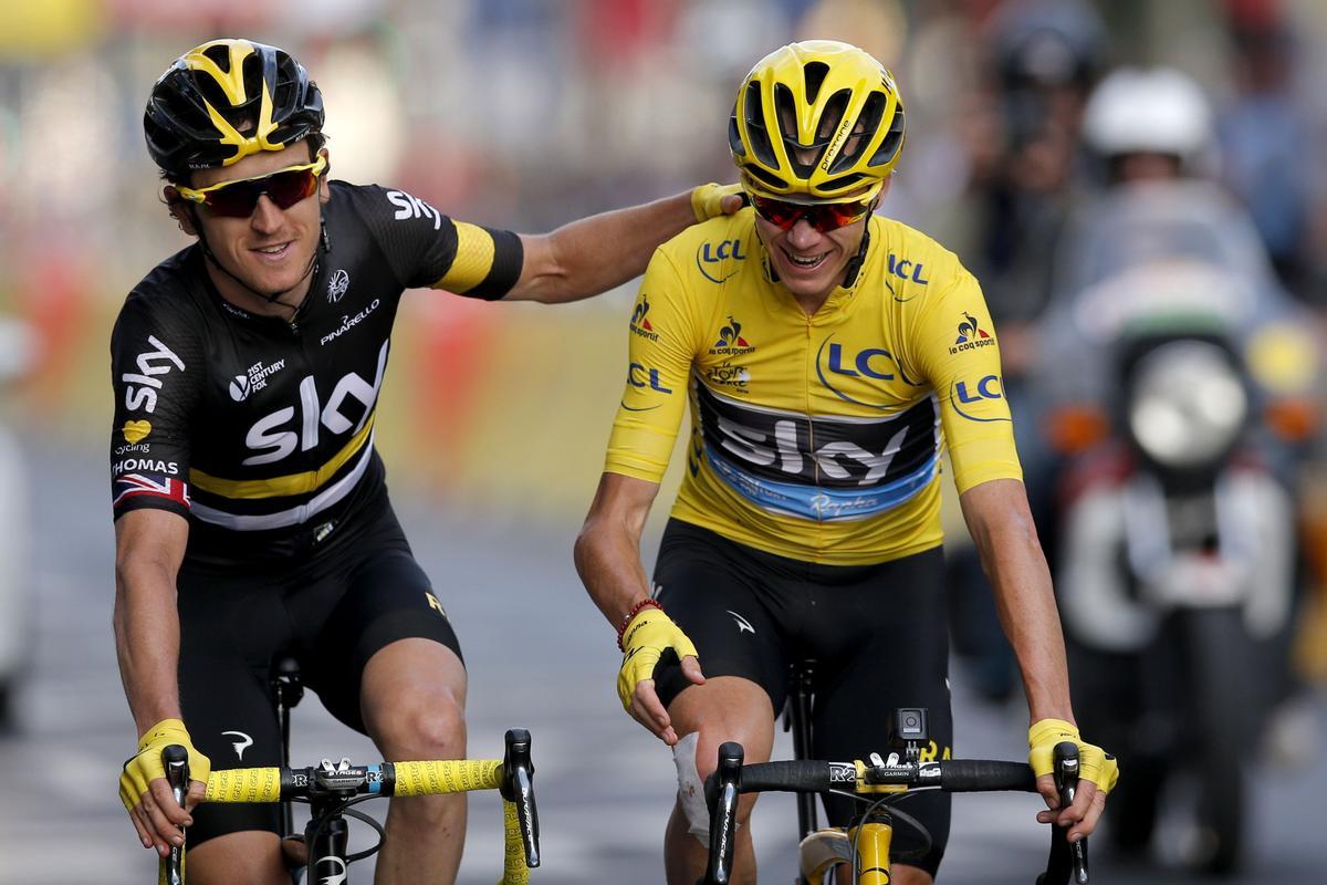 Chris Froome, junto a Geraint Thomas, tras ganar el Tour de Francia.