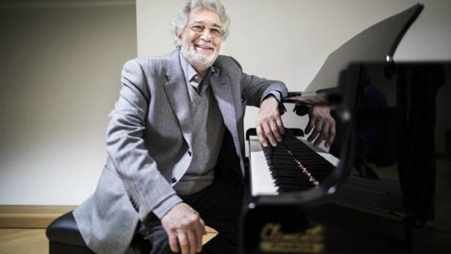 Plácido Domingo ante el piano en el Palau de Les Arts, en diciembre de 2017.