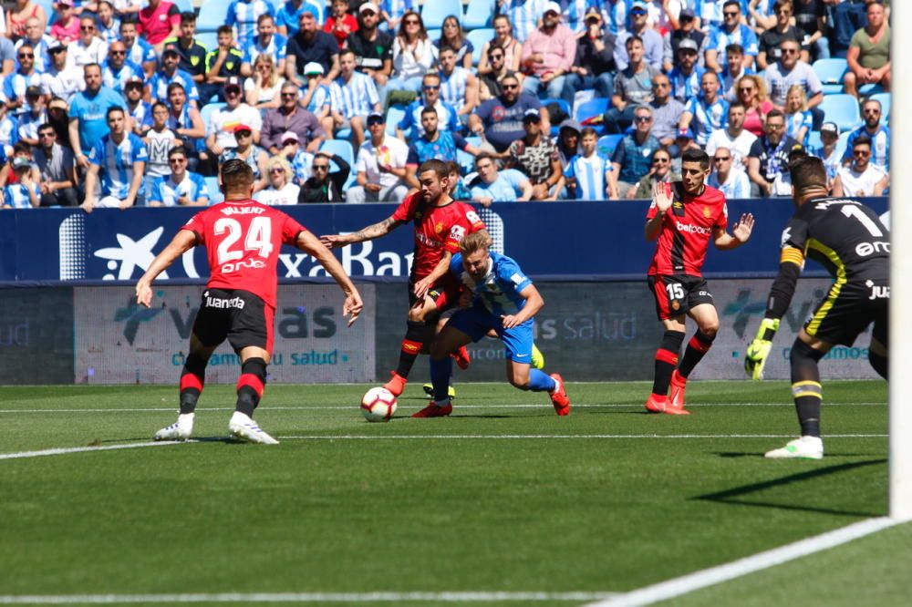 Un tanto de Leo Suárez a cinco minutos del final le da la victoria y los tres puntos al RCD Mallorca en su visita a La Rosaleda, en un duelo de aspirantes al ascenso a Primera División que comenzaban la jornada empatados a puntos.