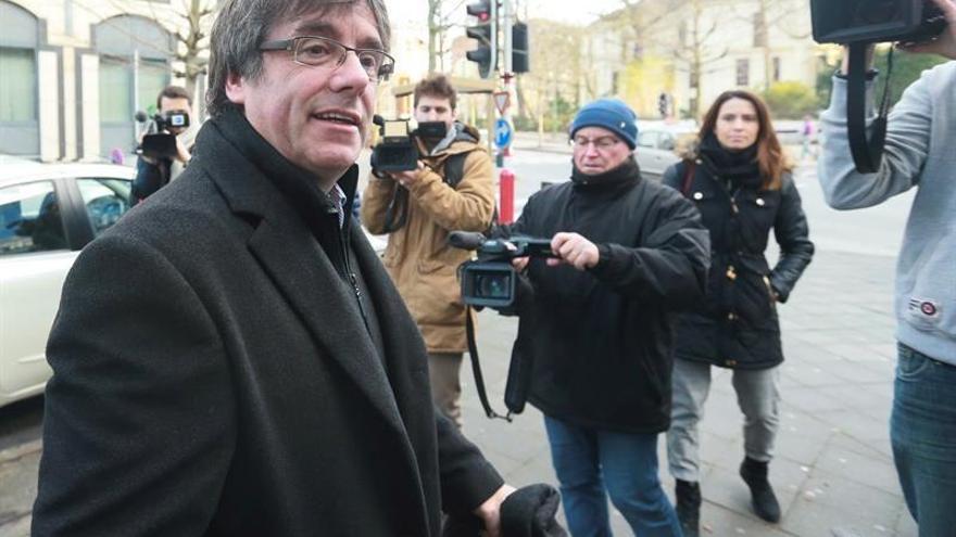 Puigdemont vuela a Copenhague pese a la posibilidad de su detención