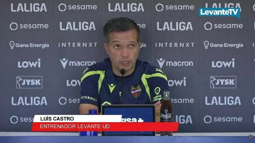 Luís Castro dice que pese a la buena imagen dada contra el Barcelona no hay euforia