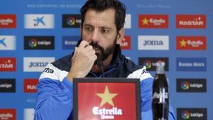 Quique Sánchez Flores, en  una rueda de prensa en Sant Adrià.