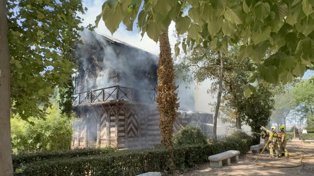 El incendio de la Casa del Corcho de Toledo, en imágenes El incendio de la Casa del Corcho de Toledo, en imágenes
