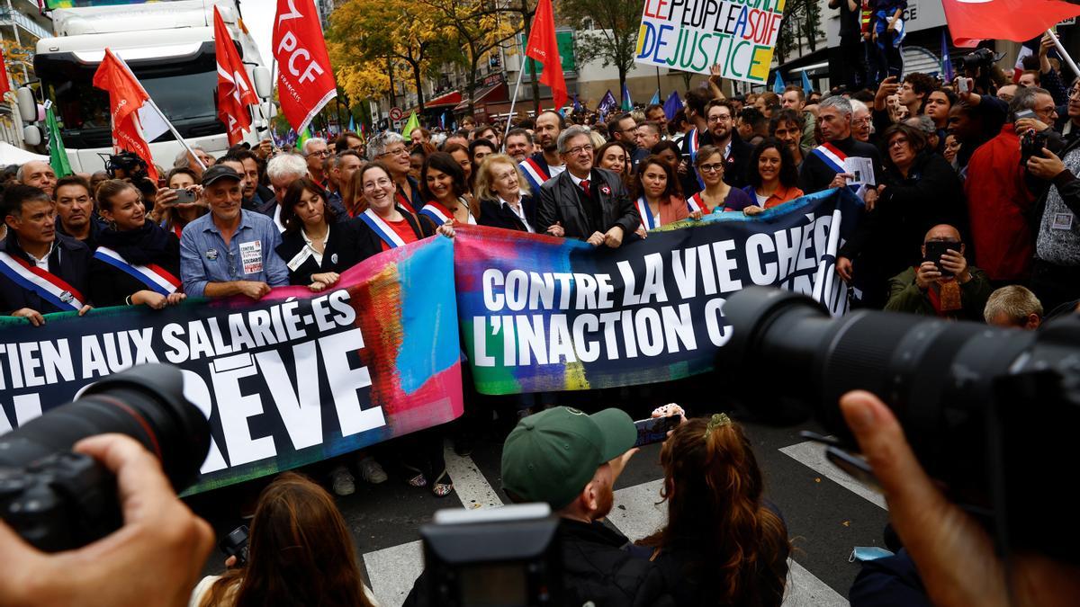 La Francia Insumisa de Mélenchon sale a la calle en plena huelga de refinerías y a 48 horas de paros nacionales