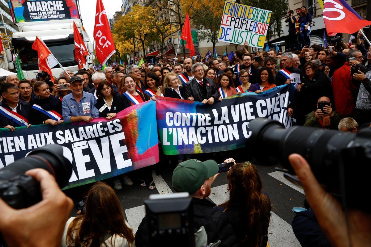 La Francia Insumisa de Mélenchon sale a la calle en plena huelga de refinerías y a 48 horas de paros nacionales