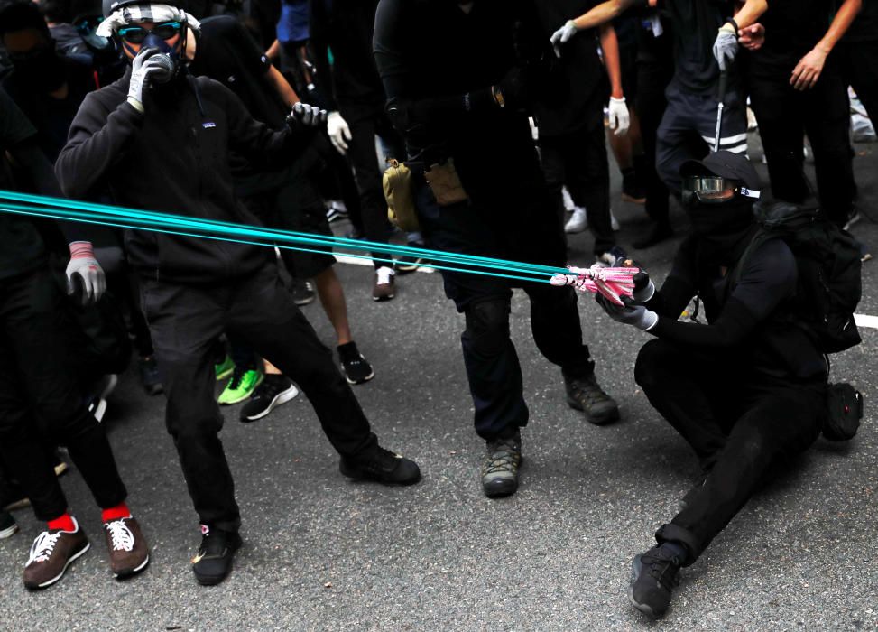 Miles de hongkoneses protestan contra el Gobierno.