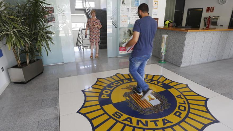 Siguen los conflictos en la Policía Local de Santa Pola para cubrir la plaza de inspector.