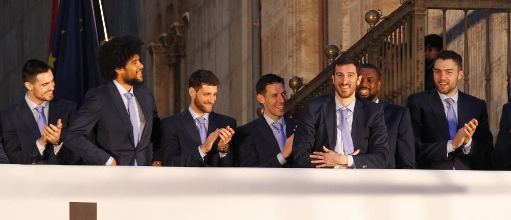 Celebración del triunfo en la Eurocup del Valencia Basket en València