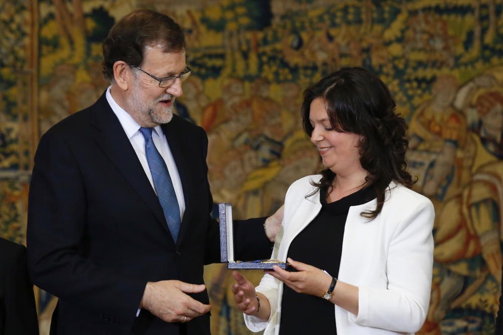 ENTREGA MEDALLAS DE ORO AL MÉRITO EN EL TRABAJO