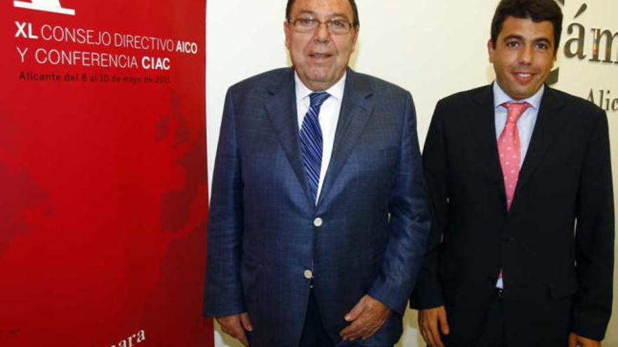 José Enrique Garrigós y Carlos Mazón, ayer, en la Cámara de Comercio.