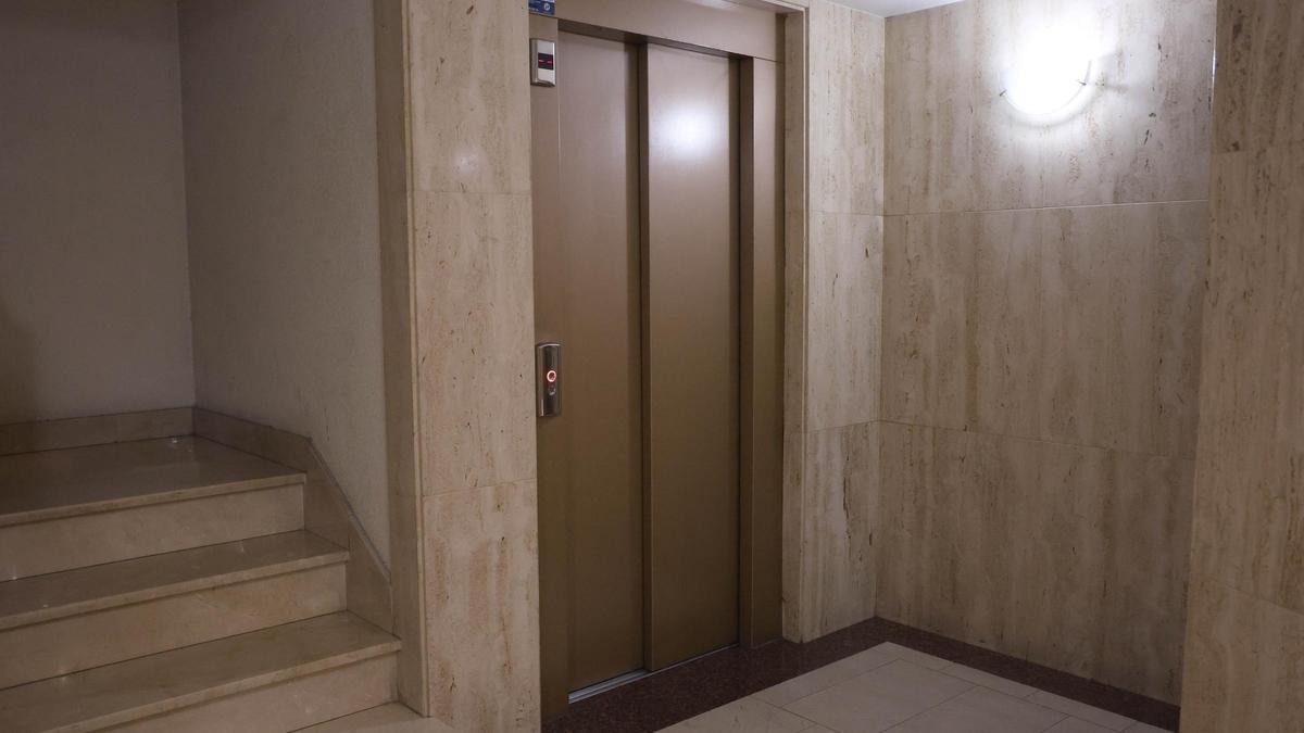 Un ascensor en un edificio de viviendas de Vigo.