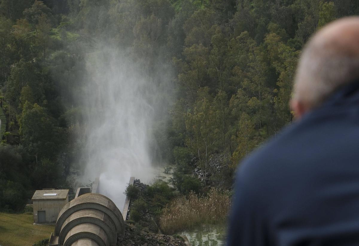 Desembalse de La Viñuela Desembalse de La Viñuela