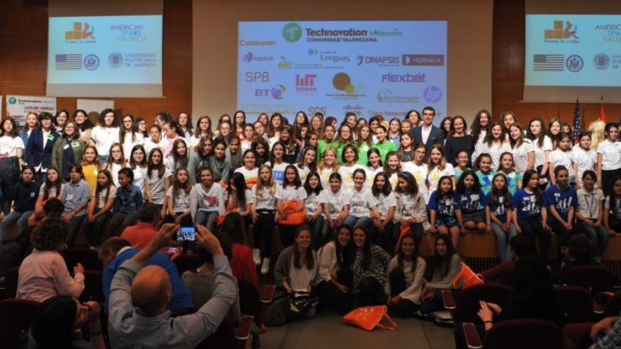 Dinapsis obtiene cuatro reconocimientos durante la final regional Technovation Challenge 2018