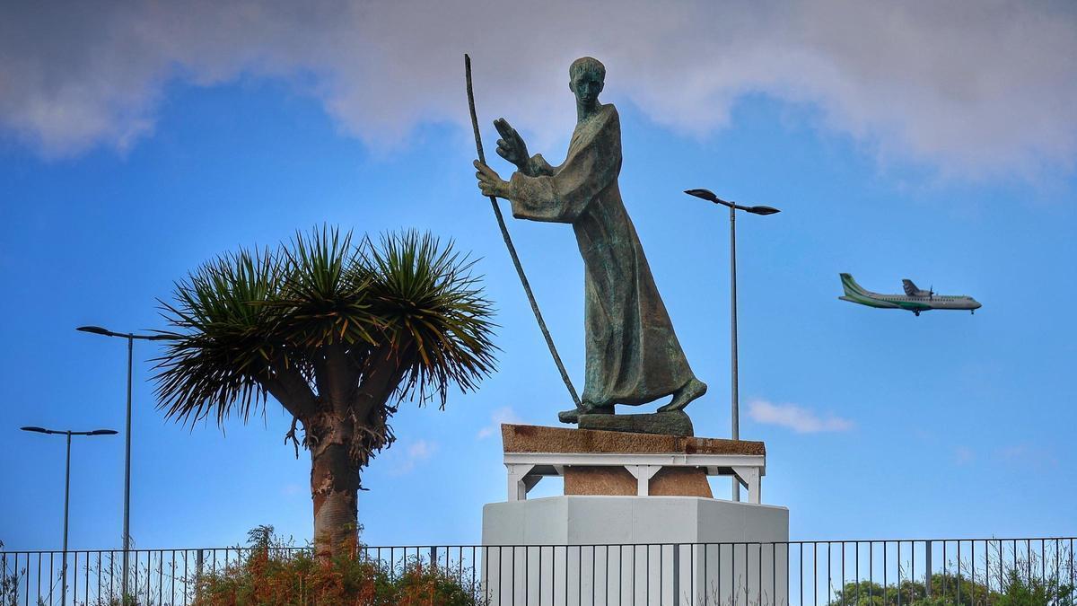 La escultura del Padre Anchieta.