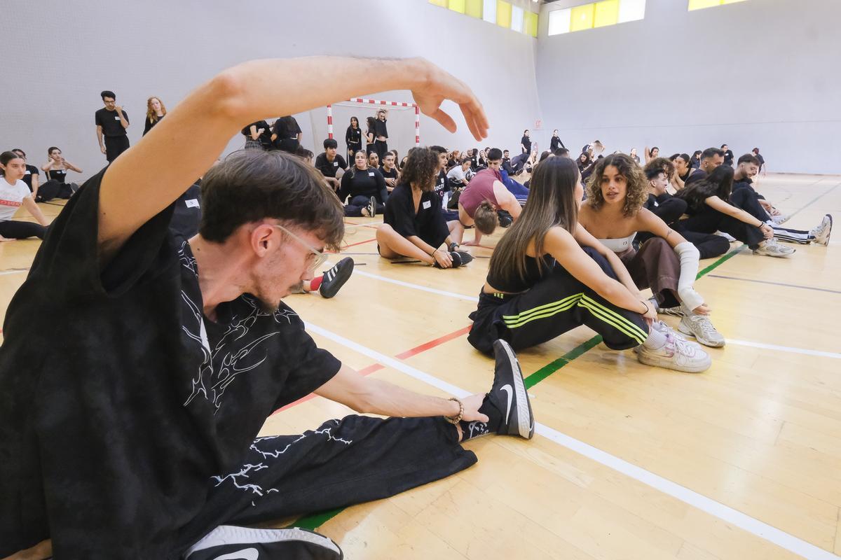 Los participantes se preparan para el casting de bailarines y figurantes del Carnaval de Las Palmas de Gran Canaria de 2026.