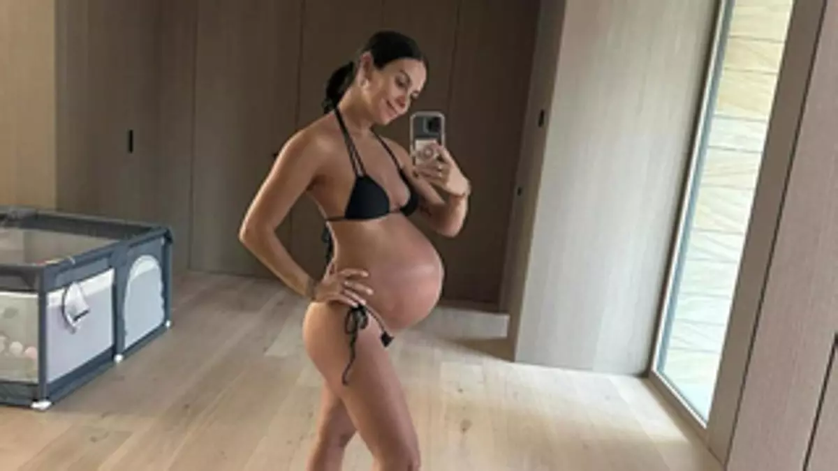Cristina Pedroche publica una nueva foto de su tripa embarazada y recibe una oleada de críticas: "Aburres ya"