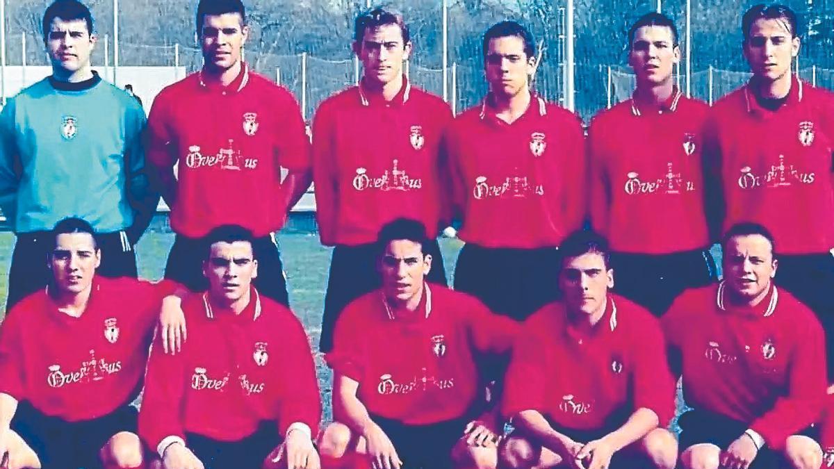 Cazorla (agachado, a la izquierda) con el juvenil del Astur