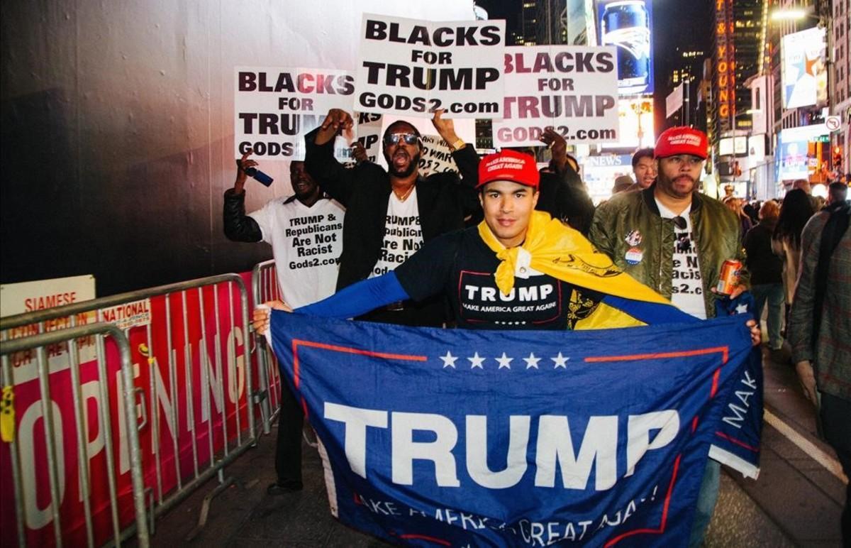 Seguidores de Donald Trump  en el Times Square de Nueva York.