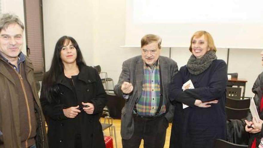 Participantes, ayer, en el debate sobre publicaciones de ADE-Teatro.