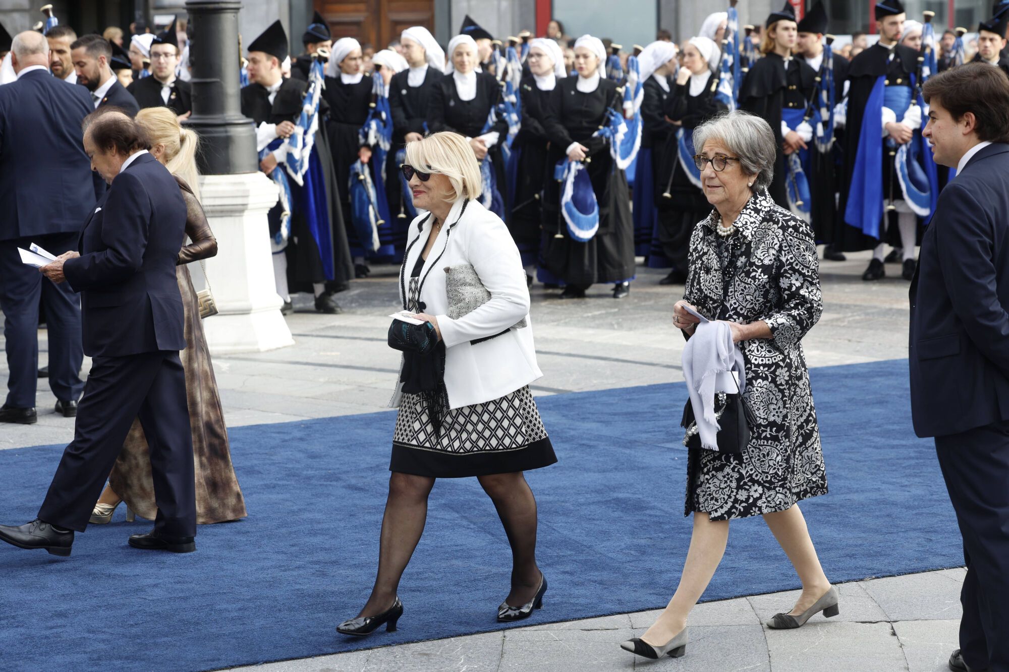 Así fue la llegada de los invitados a los premios "Princesa de Asturias" y su paso por la alfombra azul