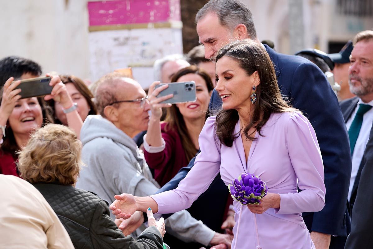 La reina Letizia con vestido y marca española de estreno en Cádiz