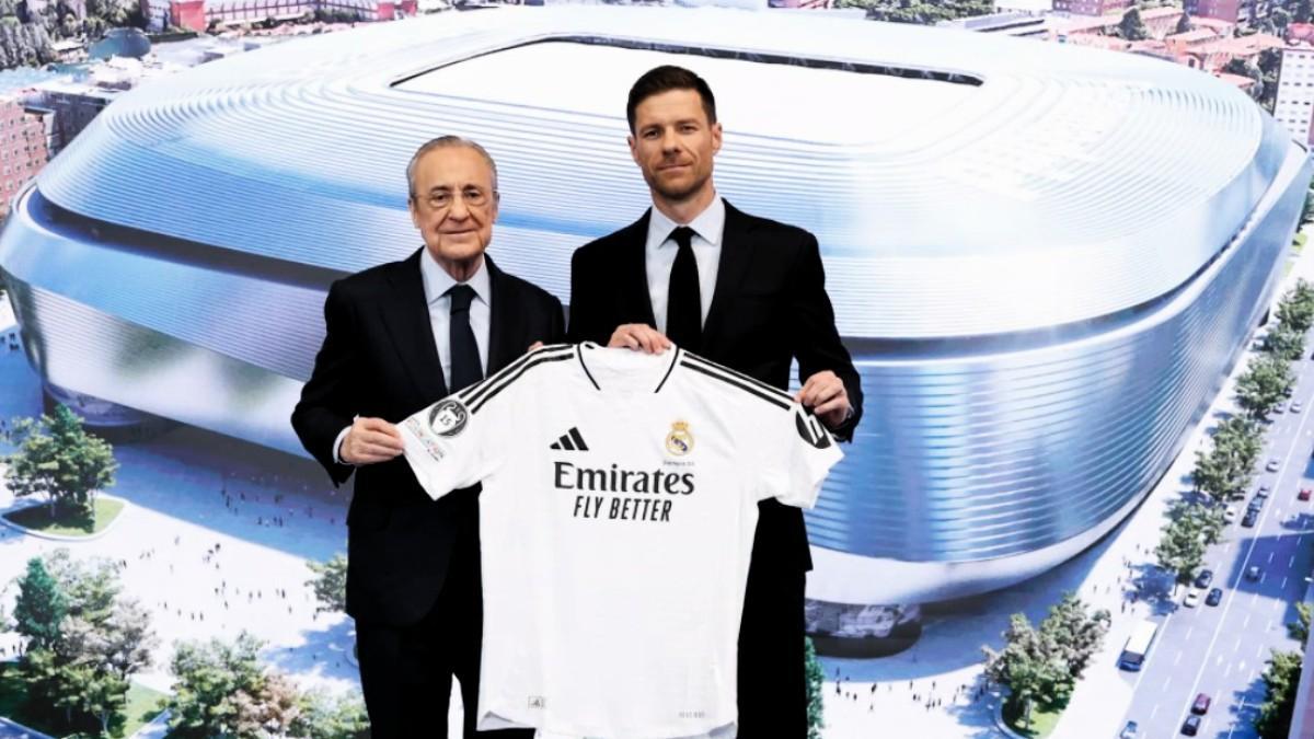 Florentino Perez y Xabi Alonso el día de su presentación