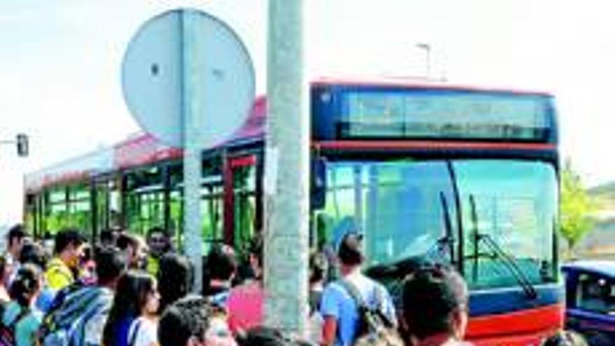 El ayuntamiento afirma que la subida del autobús no se aplicará hasta enero de 2013