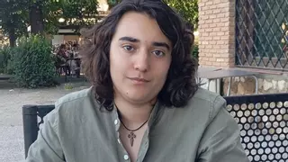 Tiene 14 años y ha escrito tres libros: así es Carlos Muñoz, el escritor más joven de España