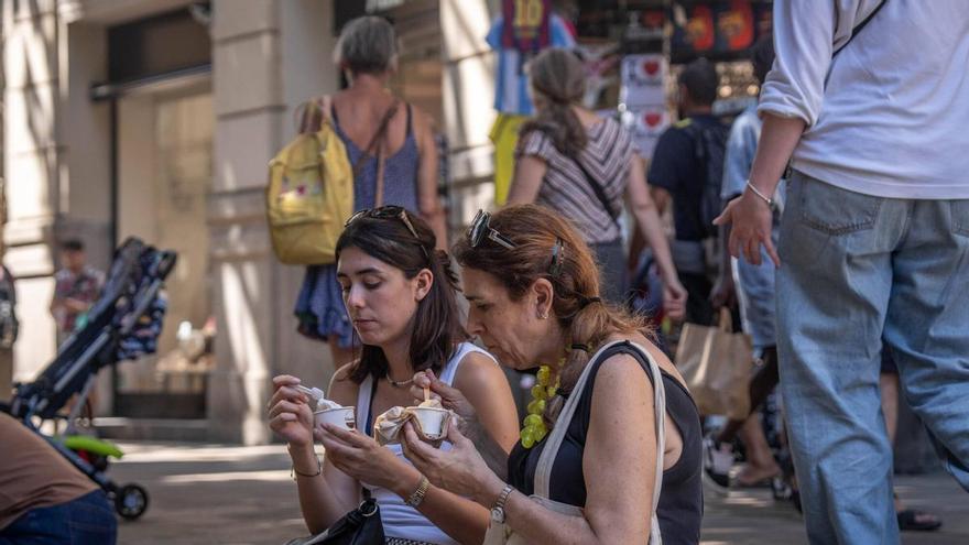 Catalunya activa avisos per altes temperatures i calor nocturna al litoral davant de màximes per sobre dels 36 i mínimes que no baixaran dels 26