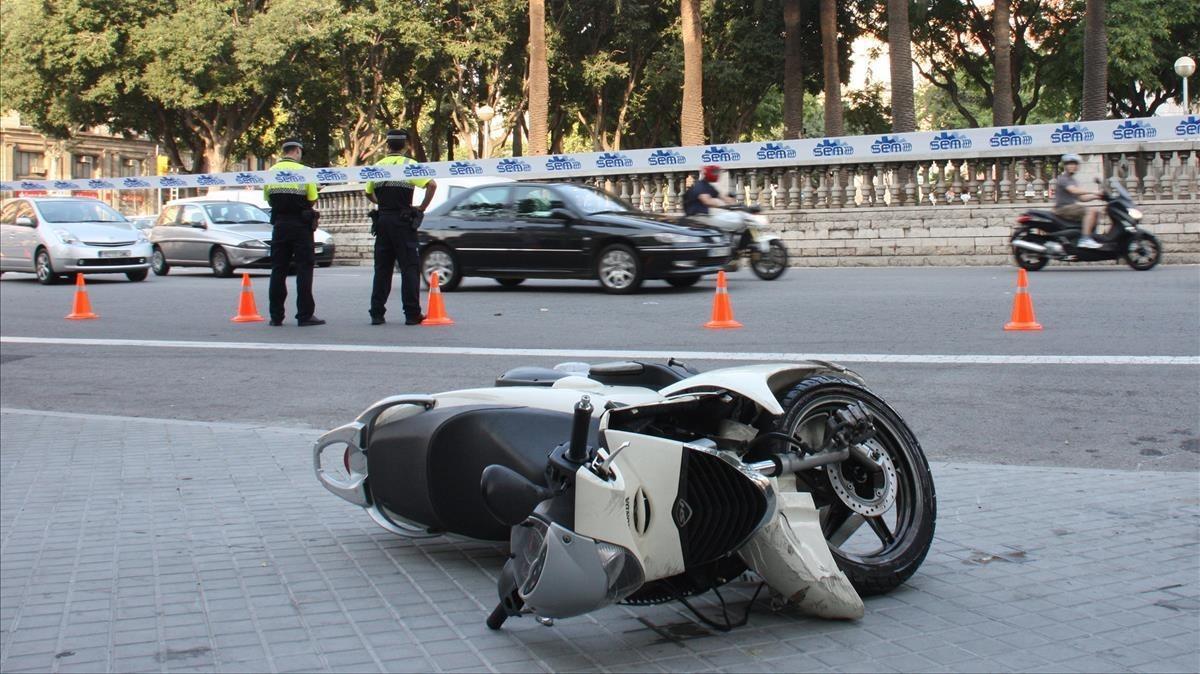 Accidente de moto en el paseo de Sant Joan.