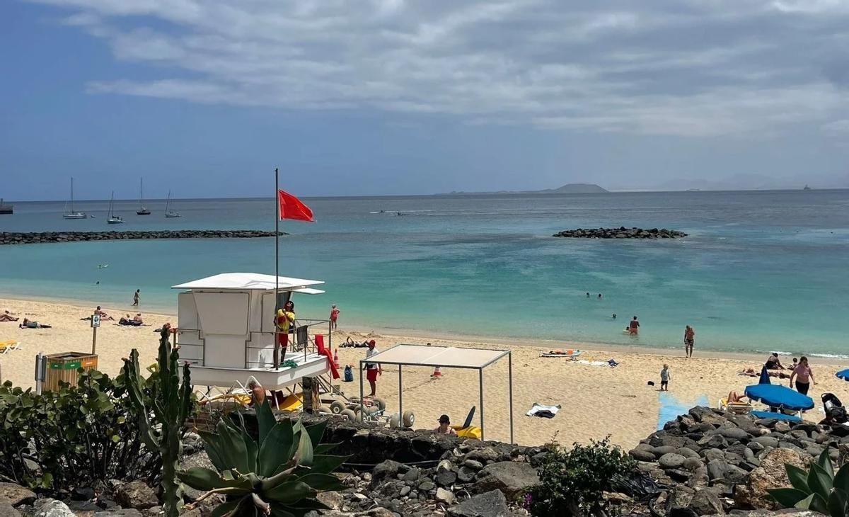Playa Dorada, en Playa Blanca (Yaiza), en el sur de Lanzarote.