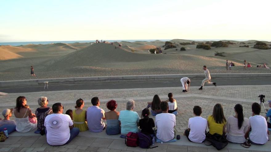 Las Dunas de Maspalomas, el mejor escenario para bailarines y coreógrafos