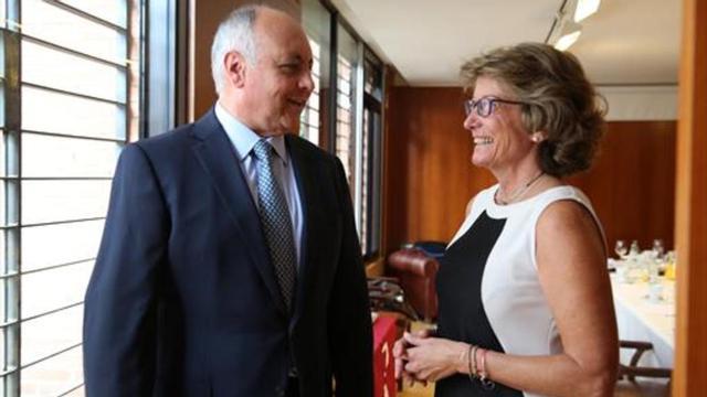 Luis Suárez y María José Sanz, decano y vicedecana de Registradores de Catalunya, ayer.