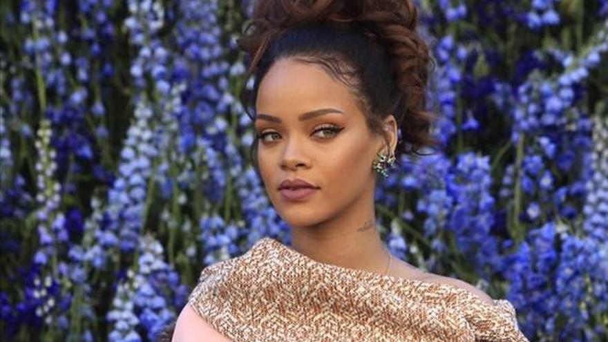 Rihanna lanza un programa de becas universitarias