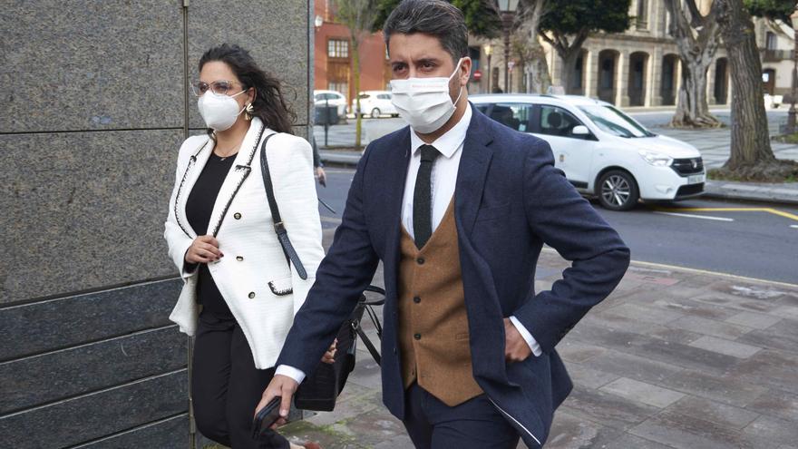 El alcalde de La Laguna atribuye a los funcionarios los contratos del ‘caso Laycas’