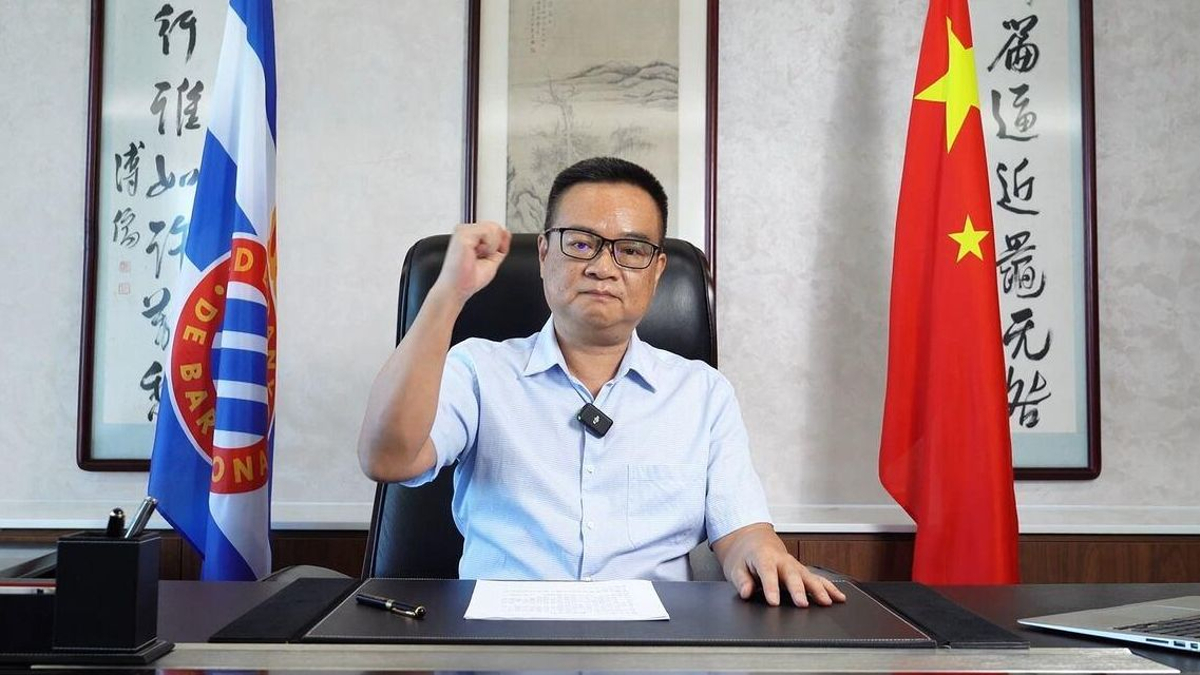 Chen Yansheng, en el final de su discurso telemático de este viernes.