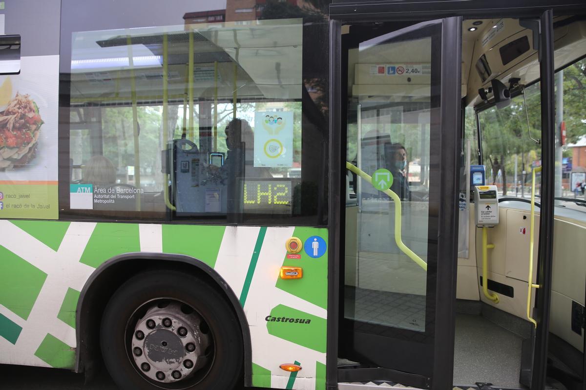 Autobuses de Rosanbus durante una jornada de huelga en L’Hospitalet.