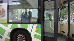 Autobuses de Rosanbus durante una jornada de huelga en L’Hospitalet.