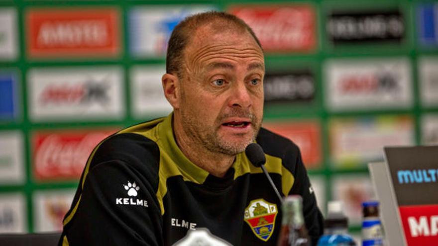 Vicente Mir en su etapa como entrenador del filial del Elche CF