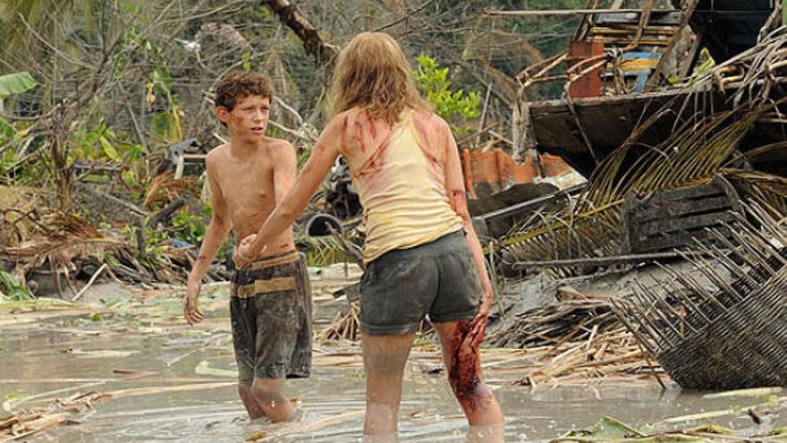 Naomi Watts y Tom Holland en una escena de &#039;Lo Imposible&#039;.